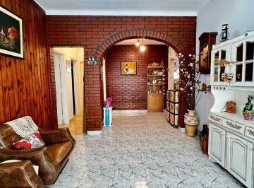 Casa · 61m² · 4 Ambientes · Casa 4 Ambientes Venta en Longchamps con Pileta