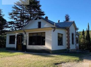 Casa · 11692m² · 12 Ambientes · 4 Cocheras · Venta Casona Para Desarrollo Turistico con 10 Habitaciones en La Granadilla El Durazno Tanti Tanti