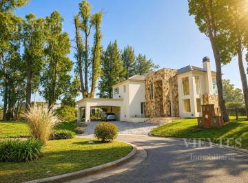 Casa · 254m² · 7 Ambientes · 6 Cocheras · Casa en Venta en Monet Ruta 014 - 02 Al 4200