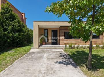 Casa · 105m² · 4 Ambientes · 1 Cochera · Casa en Venta 3 Dorm. en Vila Marina, Villanueva, Tigre! con Piscina, Lote Interno!