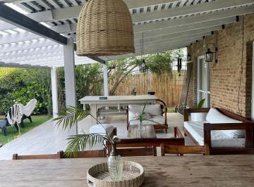 Casa · 230m² · 6 Ambientes · 4 Cocheras · Alquiler Temporal Verano - Santa Barbara