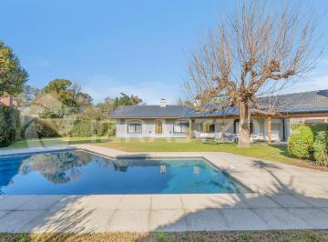 Casa · 164m² · 6 Ambientes · 5 Cocheras · Casa en Venta en Exclusiva en Los Lagartos de Tres Cuartos y Doble Lote