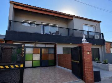 Casa · 169m² · 6 Ambientes · 2 Cocheras · Tds 2 - Casa Sobre Av con 2 Locales Comerciales!