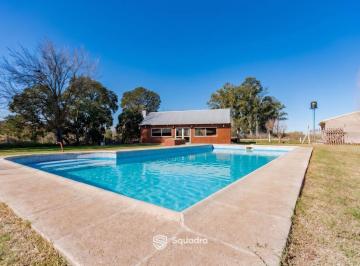 Casa · 120m² · 4 Ambientes · 2 Cocheras · Venta | Permuta - Casa 2 Dorm., Galería Jardín y Piscina - Villa Amelia.