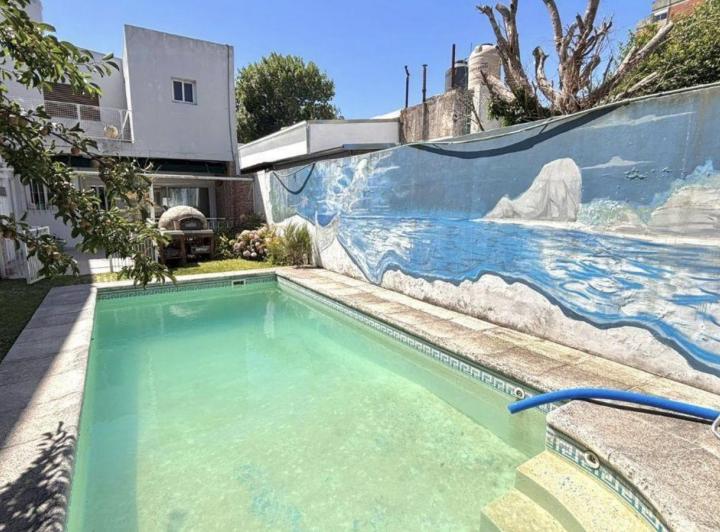 Casa · 340m² · 11 Ambientes · 2 Cocheras