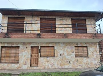 PH · 90m² · 4 Ambientes · PH de Cuatro Ambientes en Alquiler - Castelar Sur