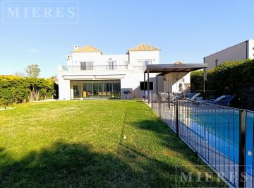 Casa · 249m² · 9 Ambientes · 2 Cocheras · Casa en Alquiler Temporario en Las Liebres