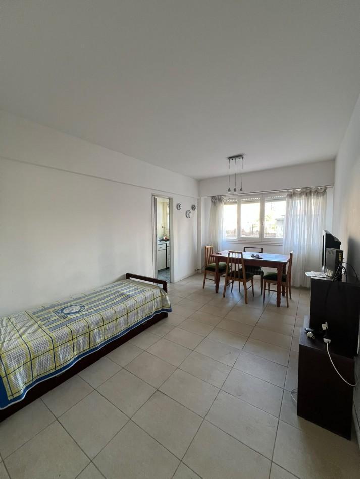 Departamento de dos ambientes, en excelente zona. Alberti 1800