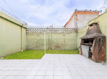 Casa · 110m² · 3 Ambientes · 1 Cochera · Casa 3 Ambientes en Venta con Garage y Jardín