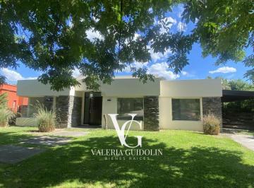 Casa · 173m² · 5 Ambientes · 4 Cocheras · Casa Venta Barrio Haras Santa María Escobar