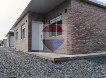 Casa · 53m² · 2 Ambientes · 1 Cochera · Alquiler 1 Dormitorio en Complejo Cerrado en Pando