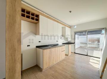 Casa · 70m² · 2 Dormitorios · 1 Cochera · Duplex en Venta 2 Dorm Quebradas de Manantiales