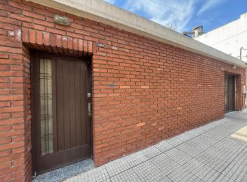 Casa · 178m² · 3 Dormitorios · 2 Cocheras · Venta Casa 4 Ambientes con Cochera. Pje Guiraldes 3100. V Lugano.