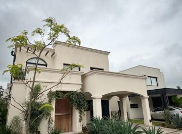 Casa · 132m² · 6 Ambientes · 2 Cocheras · Casa en Venta Apta Credito | Country Santa Barbara Hills