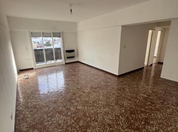 Departamento · 69m² · 4 Ambientes · Departamento de 4 Ambientes Al Frente con Balcón en Flores