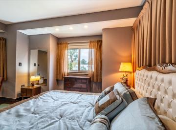 Casa · 308m² · 5 Ambientes · 2 Cocheras · Alquiler Casa Abril Club de Campo