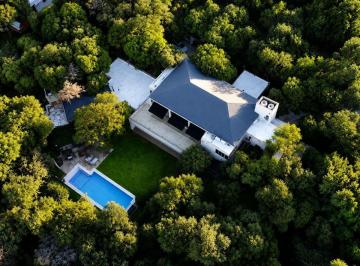 Casa · 980m² · 10 Ambientes · 5 Cocheras · Venta Gran Casa Country El Bosque Recibe Menor
