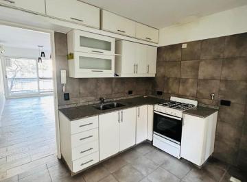 Departamento · 62m² · 3 Ambientes · 1 Cochera · Hermoso Semipiso 3 Amb. Al Frente con Cochera en Flores