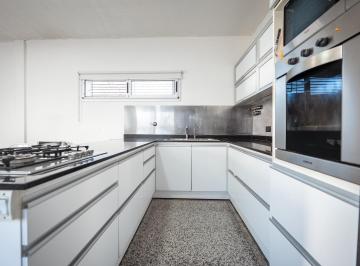 Casa · 121m² · 5 Ambientes · 1 Cochera · Casa en Ensenada