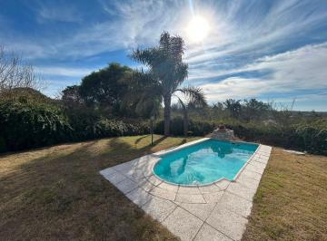 Casa · 202m² · 5 Ambientes · 1 Cochera · Venta Casa 3 Dorm Apta Credito en Villa Los Aromos