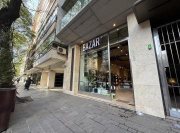 Local comercial · 241m² · 3 Ambientes · Venta Local Comercial Sobre Av Directorio 240 m²