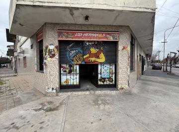 Local comercial · 27m² · Local 27 m² en Esquina. Vidriera. Persiana Electrica.