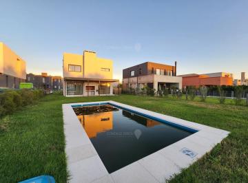 Casa · 140m² · 4 Ambientes · 2 Cocheras · Casa Chalet en Alquiler en Puertos, Escobar, G. B. a. Zona Norte