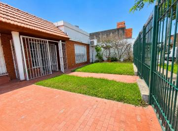 Casa · 107m² · 3 Ambientes · 1 Cochera · Venta Casa 3 Amb C/patio Apto Credito - Lanus. E
