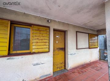 Casa · 55m² · 4 Ambientes · 1 Cochera · Casa en Barrio Fátima