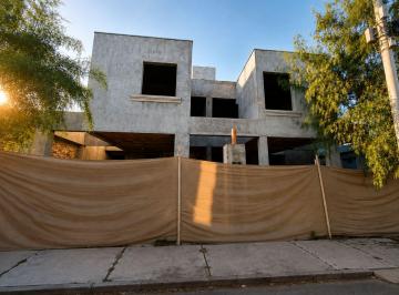 Departamento · 230m² · 4 Ambientes · 1 Cochera · Barrio Vista Oliva. 2 Duplex en Construccion
