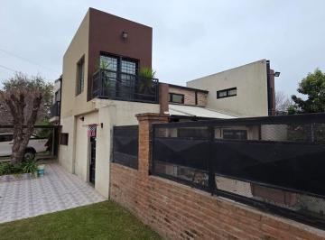Casa · 140m² · 4 Ambientes · 1 Cochera · ¡Hermosa Propiedad en Venta Sauce Viejo!