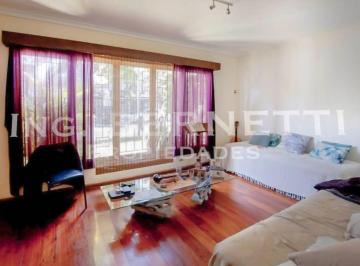 Casa de 4 ambientes, Versalles · Casa 4 Ambientes + Garaje + Terraza + Patio - Excelente Ubicación!