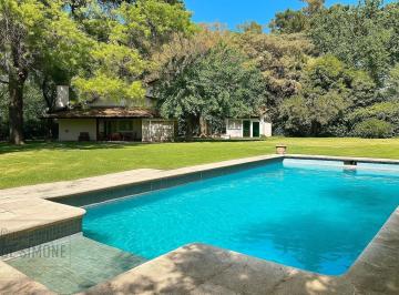 Casa · 130m² · 3 Ambientes · 2 Cocheras · Venta Casa Quinta con Pileta en Tortuguitas. Apto Credito