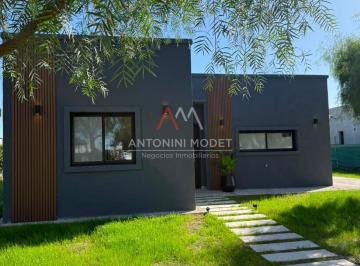 AMN-AMN-4099_2 · Casa en Venta en San Ramon - Pilar del Este