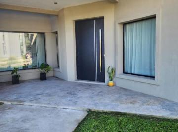 Casa · 700m² · 5 Ambientes · 3 Cocheras · Venta Casa Lagos de Canning