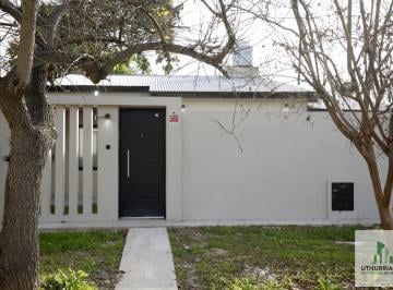 Casa · 90m² · 4 Ambientes · 1 Cochera · Casa en Venta City Bell a Estrenar Patio