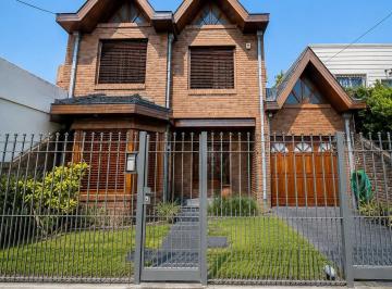 Casa · 211m² · 6 Ambientes · 3 Cocheras · Chalet a La Venta 5 Ambientes en S. A. de Padua