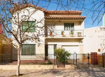 Casa de 6 ambientes, San José · Casa en Venta en San José, Guaymallén – 4 Dorm. – 350 m² de Terreno