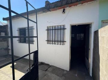 Casa · 1m² · 4 Ambientes · 1 Cochera · Alquiler Casa Interna: Genaro Roldán 864 - San Lorenzo