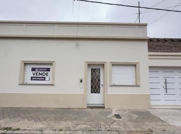 Casa · 138m² · 4 Ambientes · 3 Cocheras · Arroyito: Una Casa Para Vivir Hoy. y Seguir Proyectando