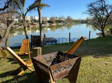 Casa · 200m² · 4 Ambientes · 6 Cocheras · Casa en Alquiler Anual con Muebles Al Lago – Las Glorietas, Nordelta | Vista Abierta Al Agua