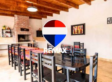 Casa · 200m² · 4 Ambientes · Casa Venta La Merced Chica con Pileta 3 Dorm