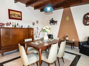 Casa · 200m² · 4 Ambientes · Casa Venta o Permuta La Merced Acepta Vehiculo