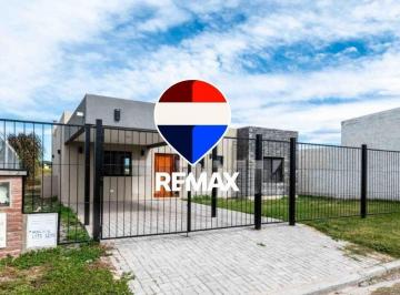 Casa · 85m² · 5 Ambientes · 1 Cochera · Casa 2 Dormimtorios Venta Eko Distrito Cerrillos