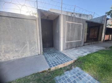 Casa · 121m² · 5 Ambientes · 2 Cocheras · Casa con Patio Verde y Piscina, a Mtrs Av Galicia