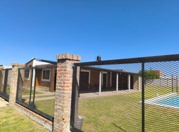 Casa · 150m² · 3 Ambientes · 1 Cochera · Excelente Quinta con Pileta Para Descansar