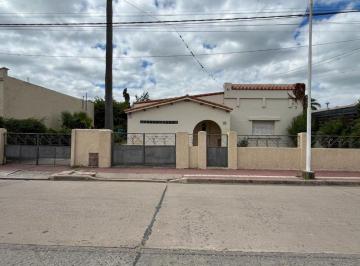 Casa · 156m² · 7 Ambientes · Casa Centrica con 1.000 m² de Terreno en Coronda!