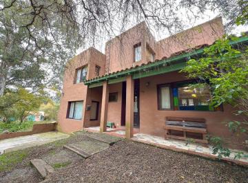 Casa · 130m² · 4 Ambientes · 1 Cochera · Casa en Venta Uncas con 3 Dorm.