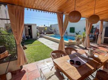 Casa · 121m² · 3 Ambientes · 1 Cochera · Casa en Venta con Pileta Climatizada en Olavarria