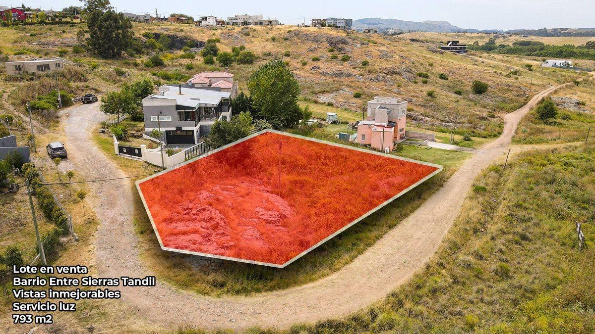 Terreno de 793m² en loteo entre sierras